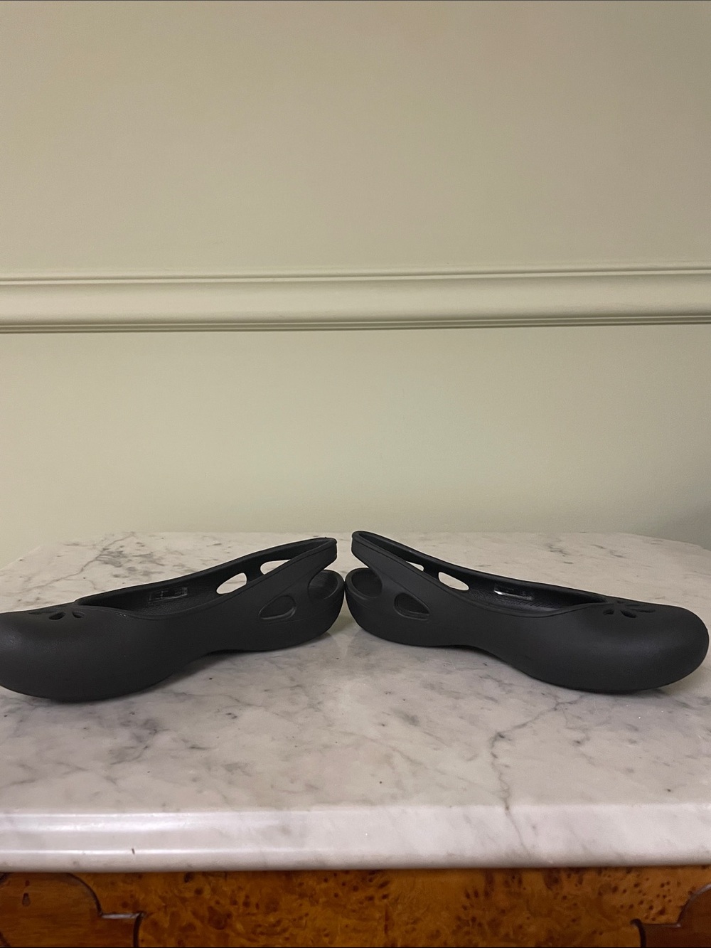 CROCS Women's Black Slingback Flats - Picture 3 of 7